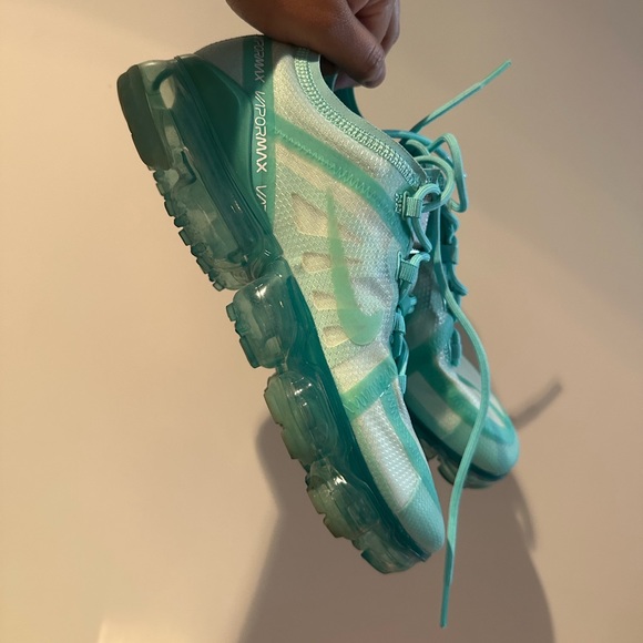 Pre loved shoes. I am moving houses and cleaning out stuff I dont use anymore - Picture 4 of 7